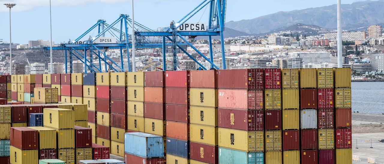 Imagen de la terminal de contenedores de Operaciones Portuarias Canarias.