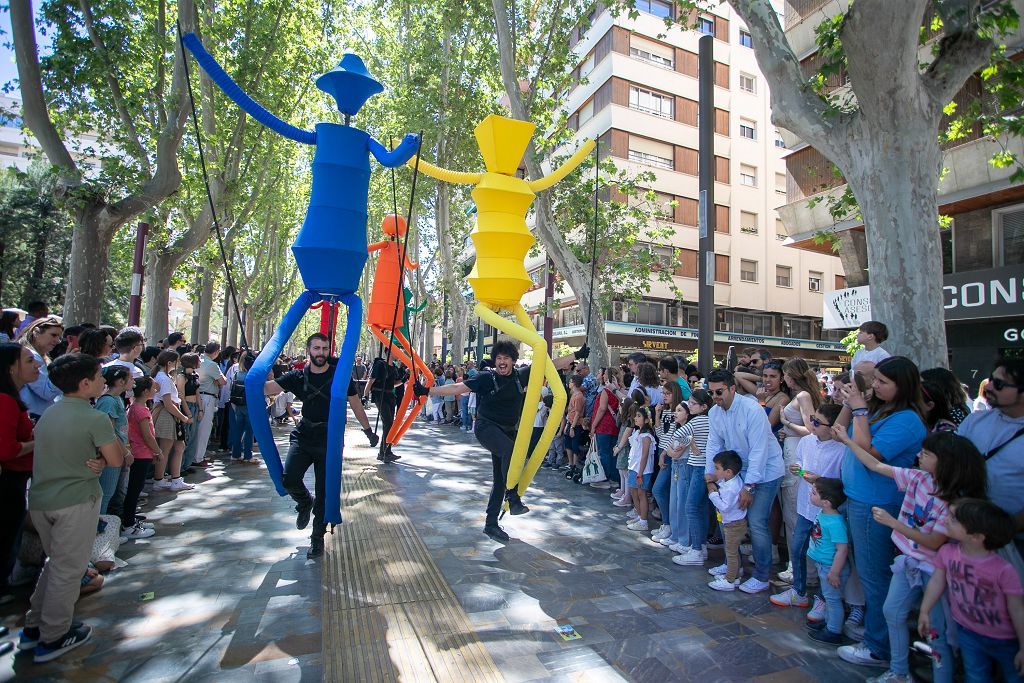 Entierro de la Sardina: ambiente en las calles de Murcia y desfiles de la mañana