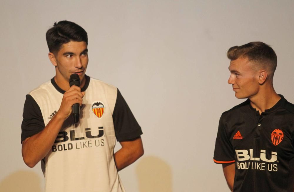 Así son las nuevas camisetas del Valencia CF