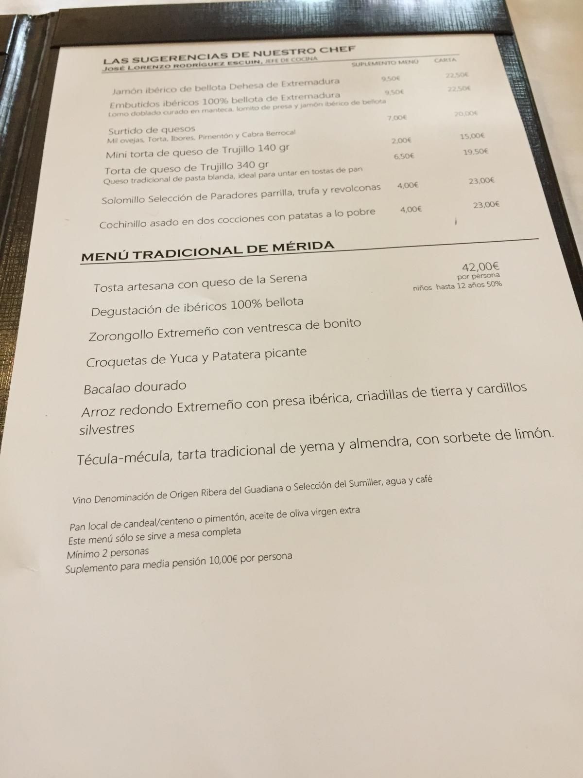 Café, copa y puro: el Parador de Mérida