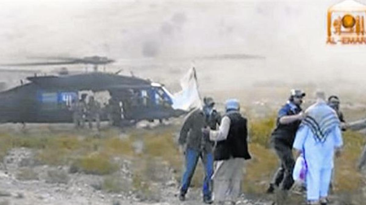 Operación en Afganistán 8 Imagen de la entrega de Bergdahl, en un vídeo difundido ayer por los talibanes.