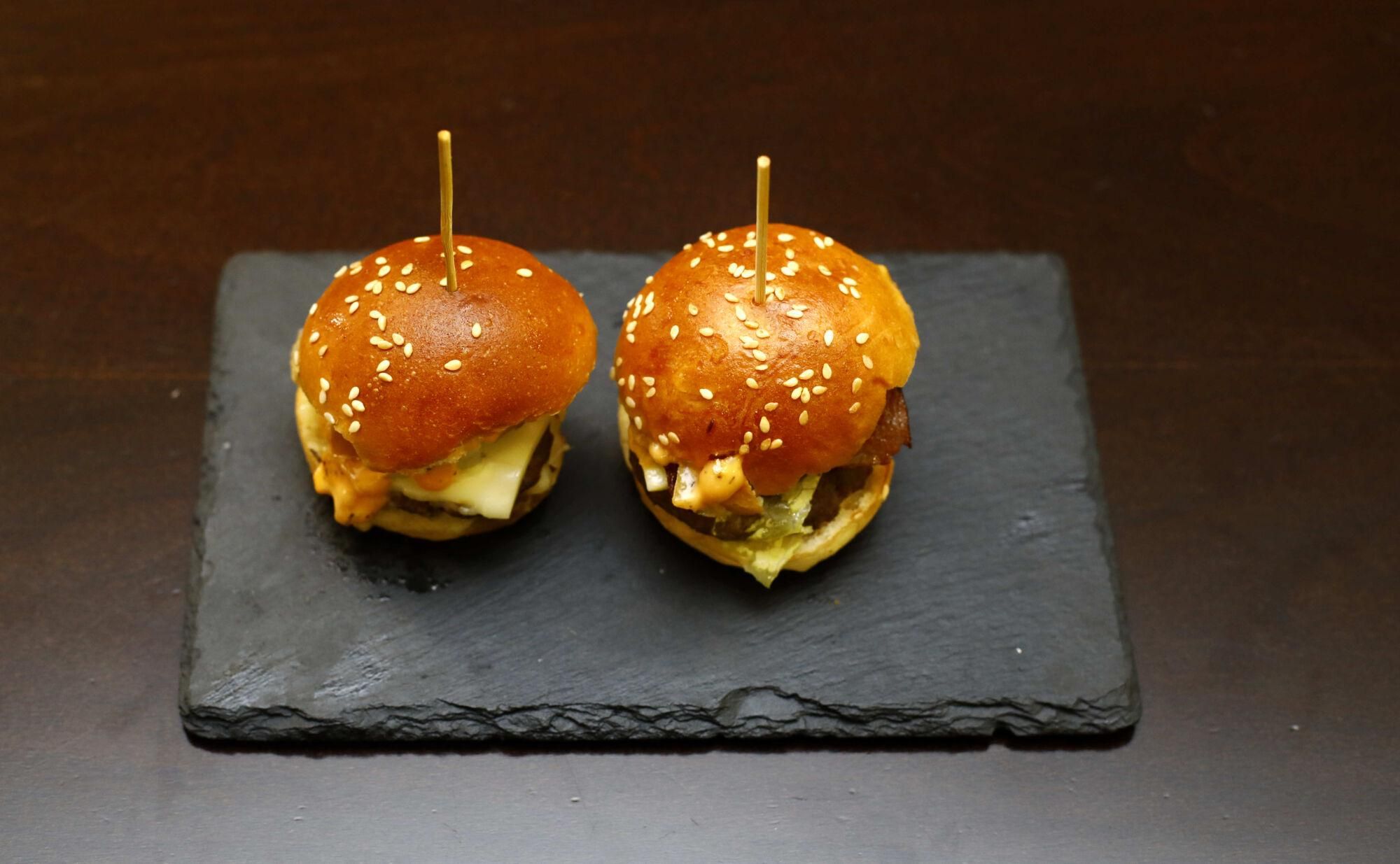 En imágenes | Bar 212, el negocio que lleva la tradición del juepincho a Las Delicias con tapas a 1€