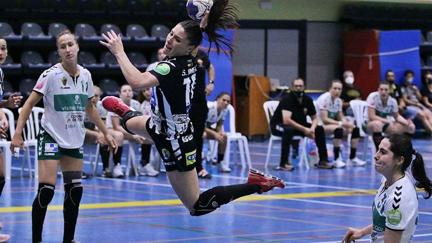 El Rincón Fertilidad perdió contra el Balonmano Elche en Alhaurín.