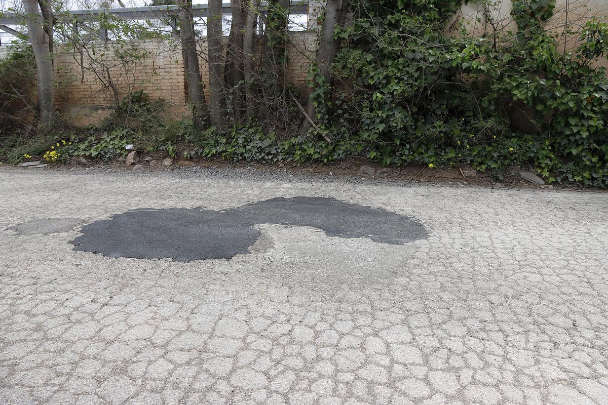 Reparación asfalto camí Lliria de Puçol.