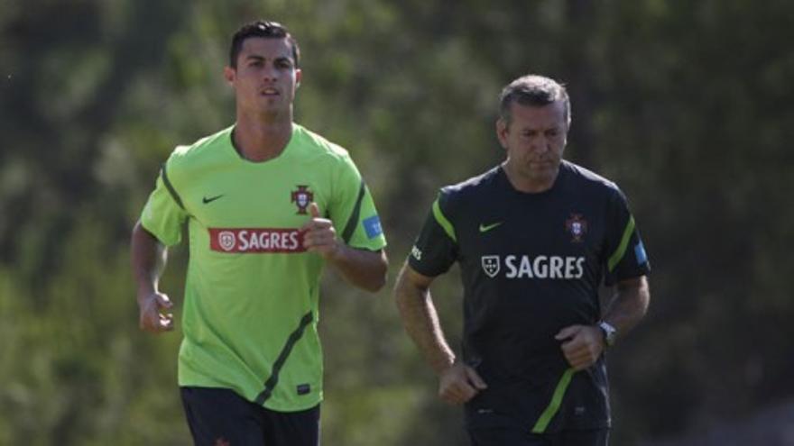 Cristiano Ronaldo sonríe con Portugal