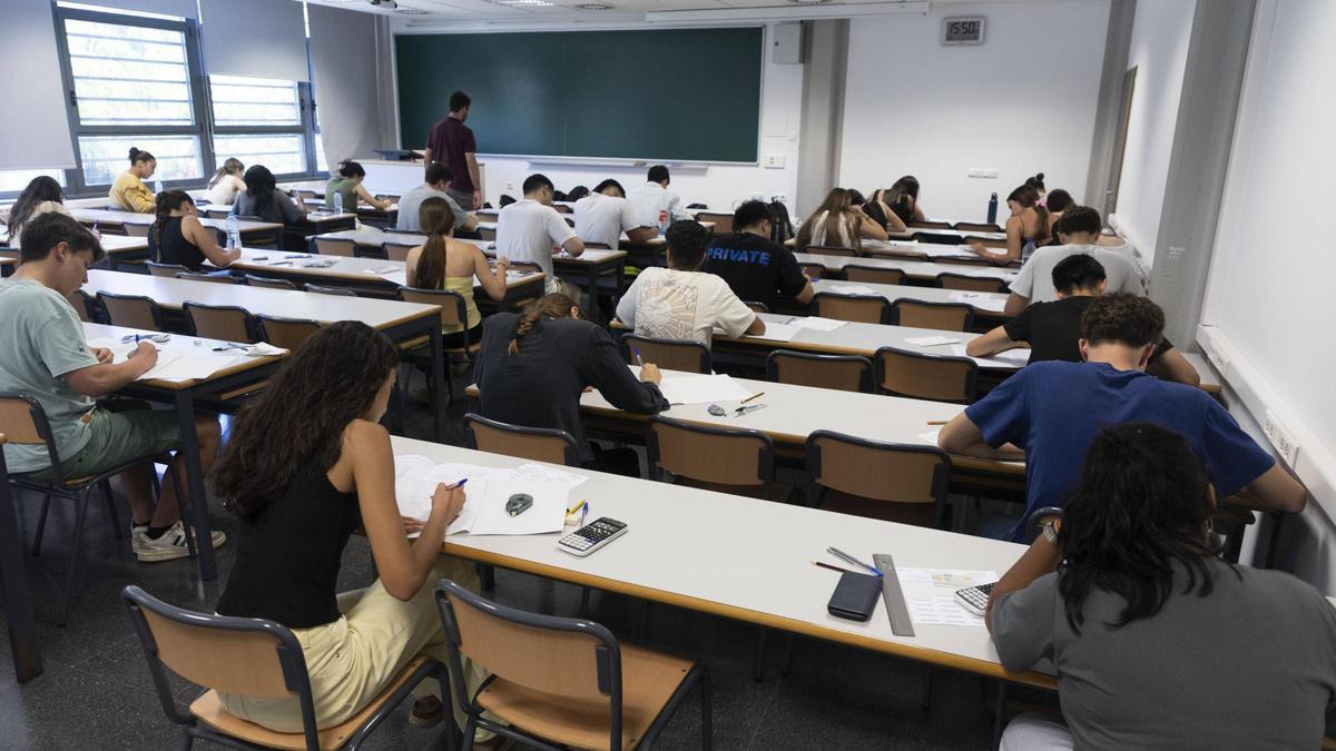Un examen de la EBAU en la UPV.