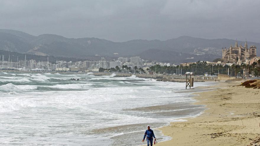 La borrasca Bruno deja rachas de 100 kilómetros por hora y olas de seis metros