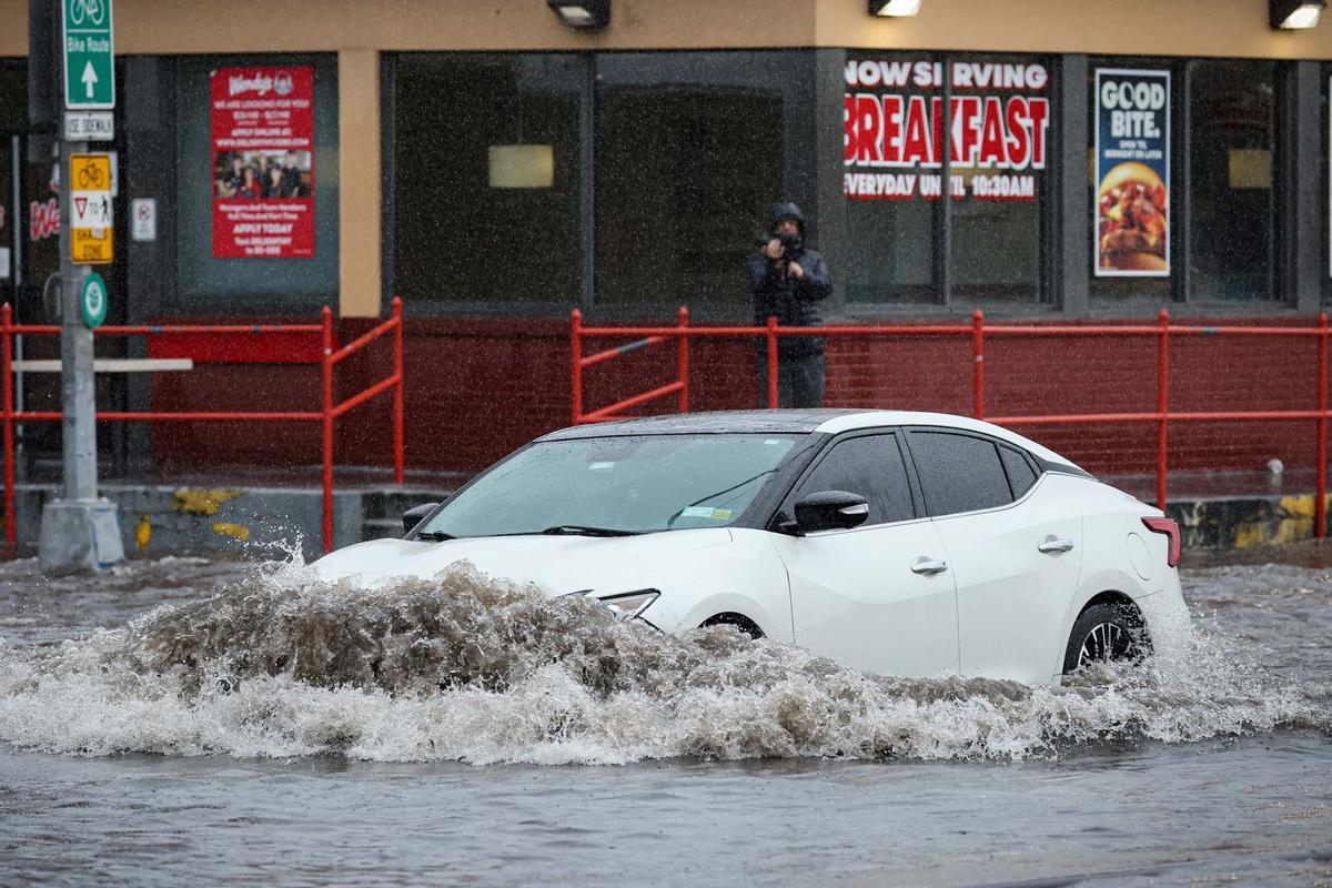 La tormenta tropical Ofelia provocan inundaciones en todo el Atlántico medio y el noreste de la ciudad de Nueva York
