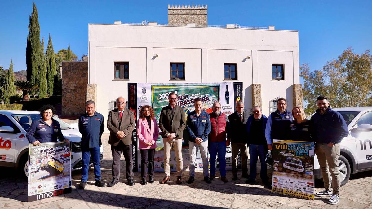 Organizadores y autoridades asistentes a la presentación de la Subida a Trassierra.