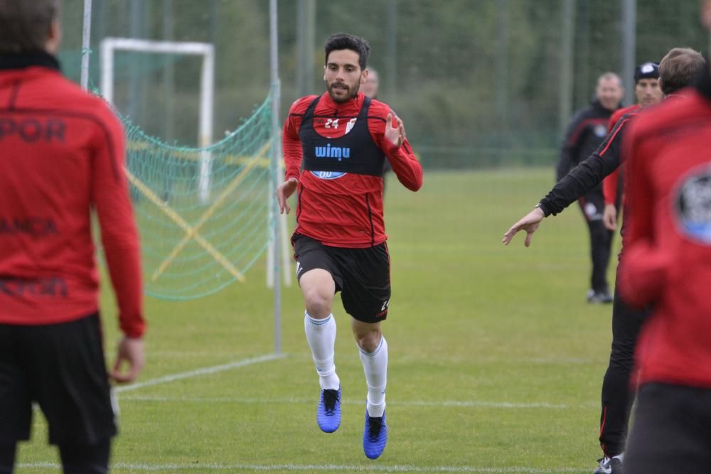 La plantilla se ejercita en Abegondo con la vista puesta en el partido de este viernes 26 en el Nuevo Estadio Los Pajaritos de Soria ante el CD Numancia.