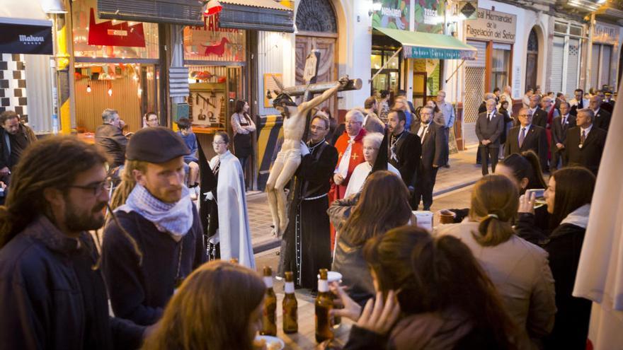 Un olivo por la paz en Siria remata  el Domingo de Ramos del Grao