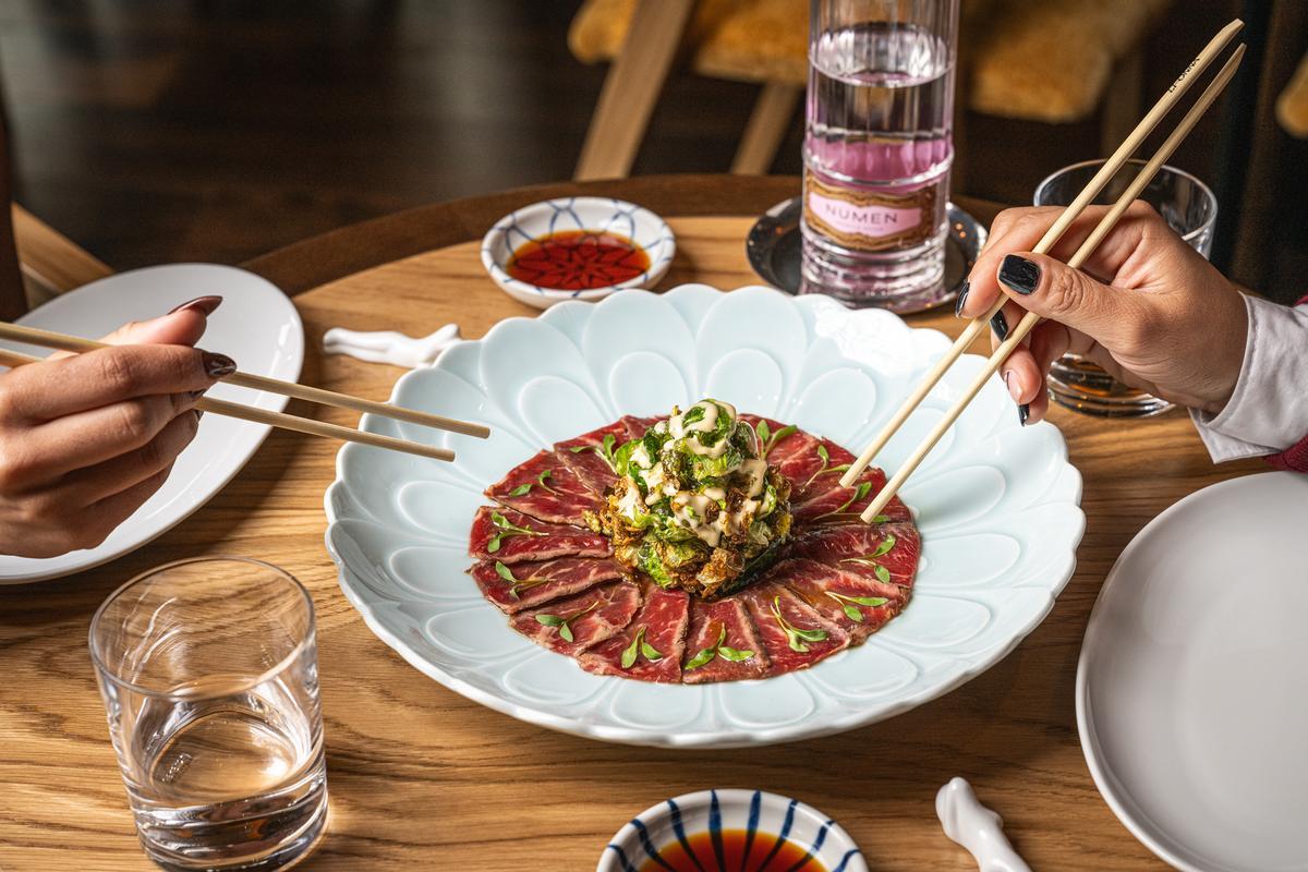 Li-Onna, el restaurante japonés con alma latina situado en el madrileño barrio de Salamanca, presenta su nuevo menú ejecutivo.