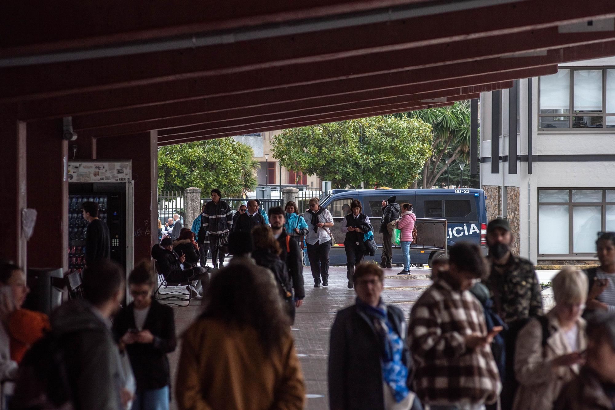 Los piquetes paralizan la estación de autobuses de A Coruña