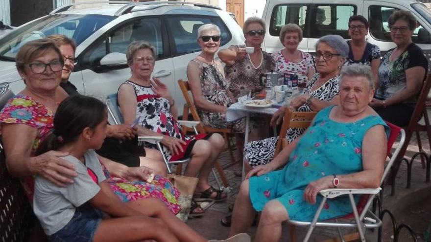 La protesta de las mujeres de Estivella que no podían tomar café en el bar, en la televisión