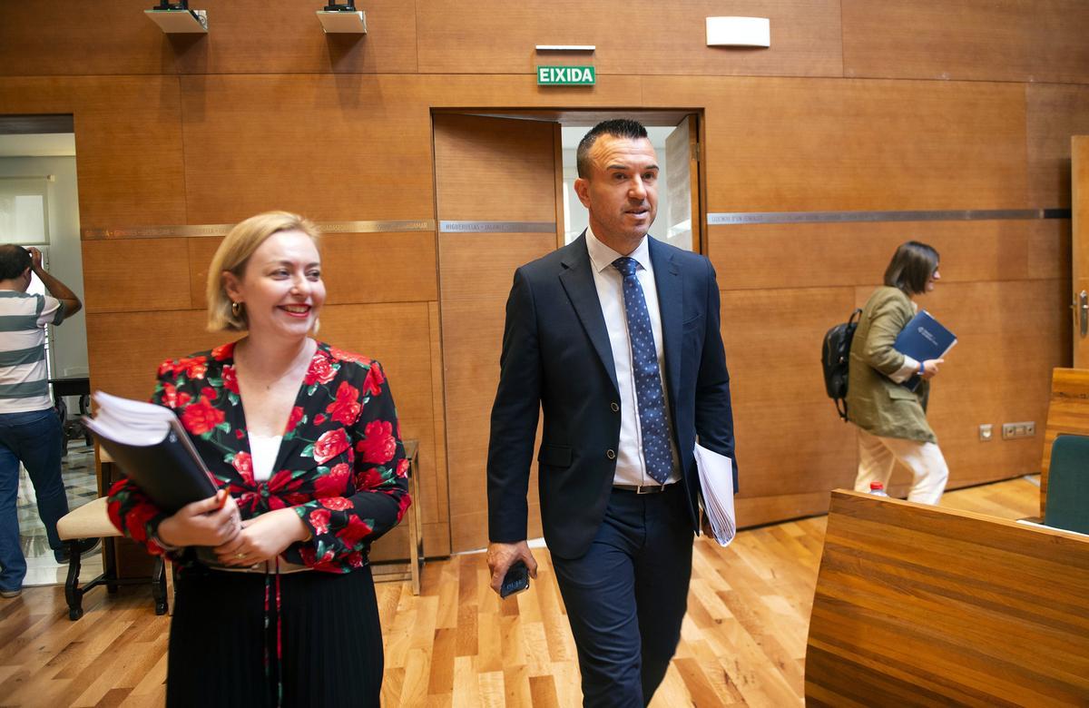 Natàlia Enguix y Vicent Mompó en el pleno de la Diputación de Valencia.