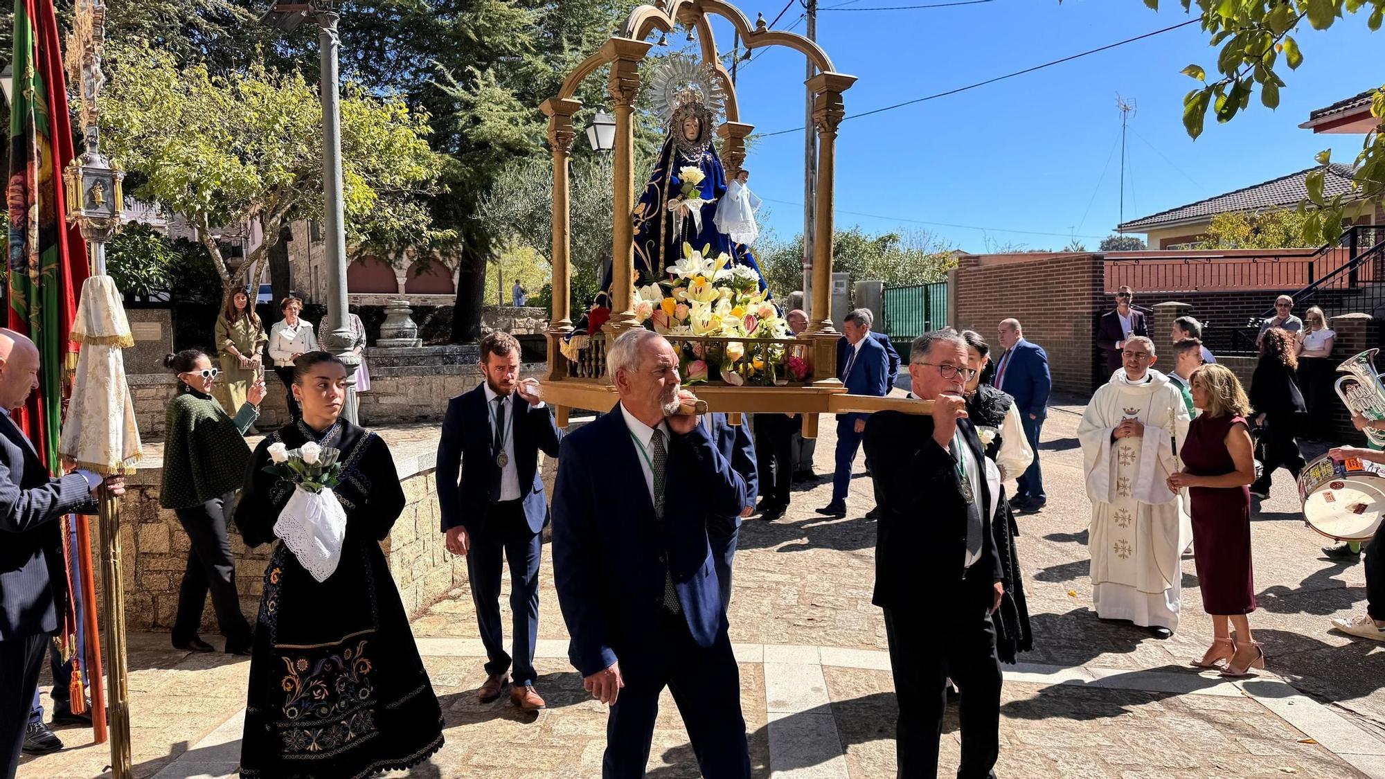 Villadepera honra a la Virgen del Rosario