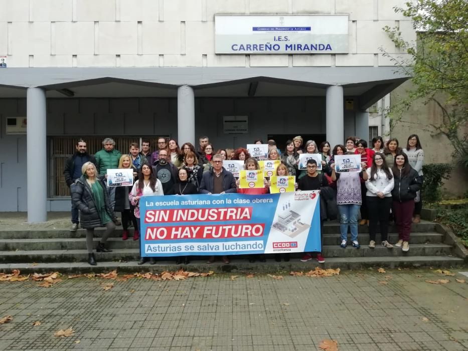 Los centros educativos, contra el cierre de Alcoa.