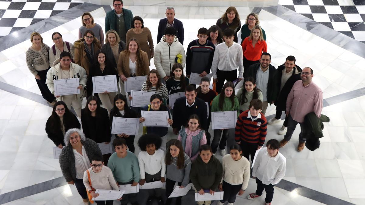 Foto de familia de los premiados
