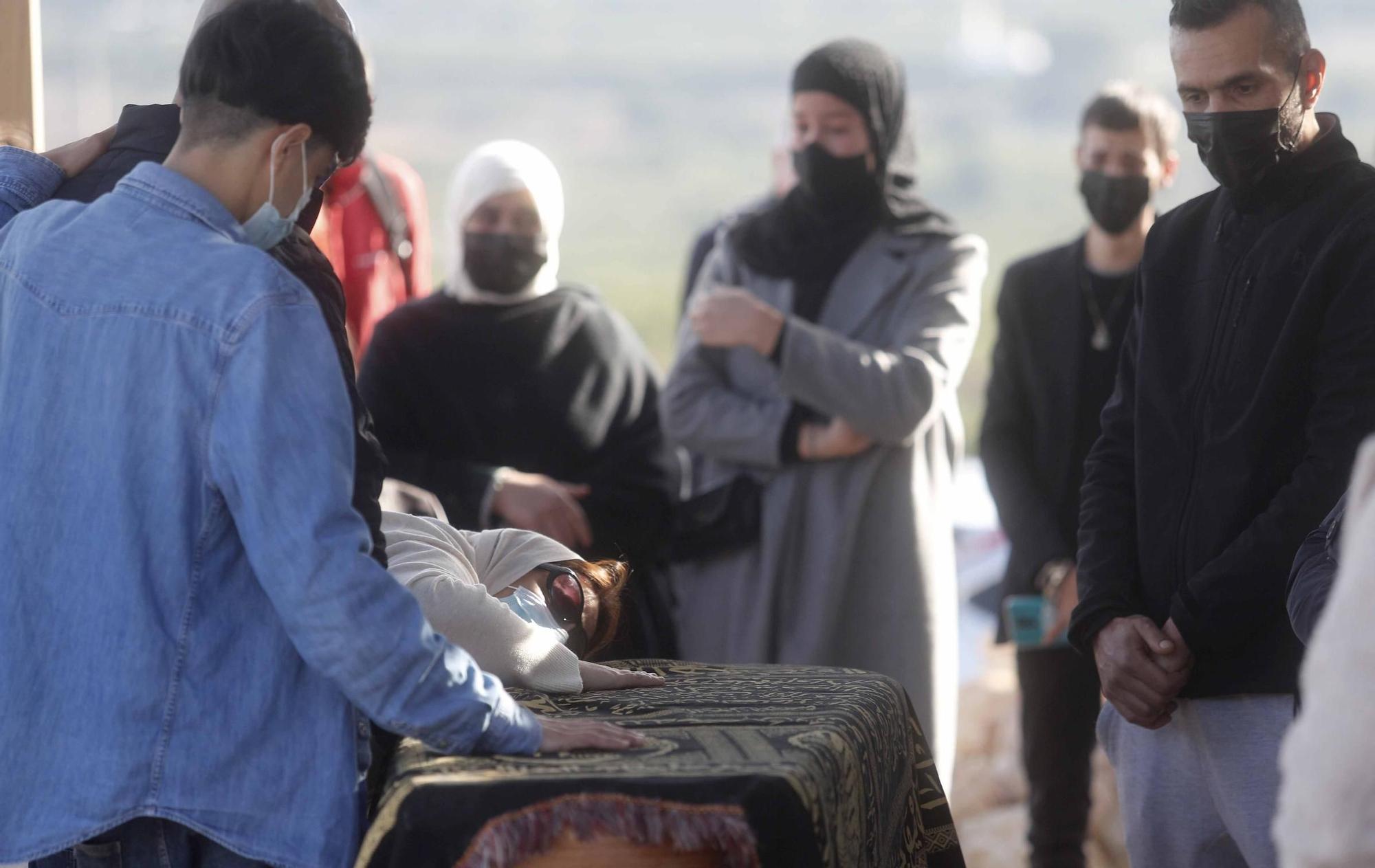 Entierro de Wafaa Sebbah en el cementerio Jardín Muslmán de València