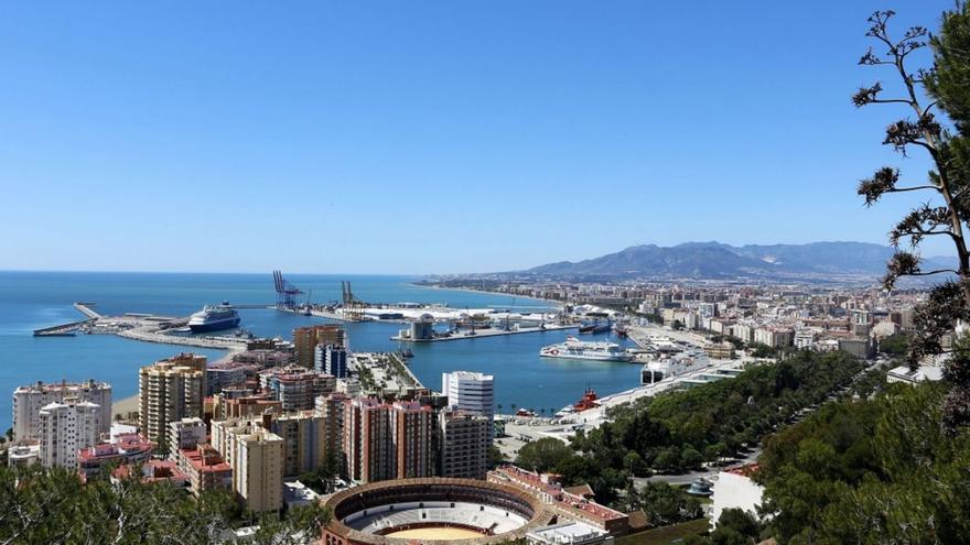 La Malagueta y la zona Este doblan en renta bruta a los barrios con menos recursos de Málaga