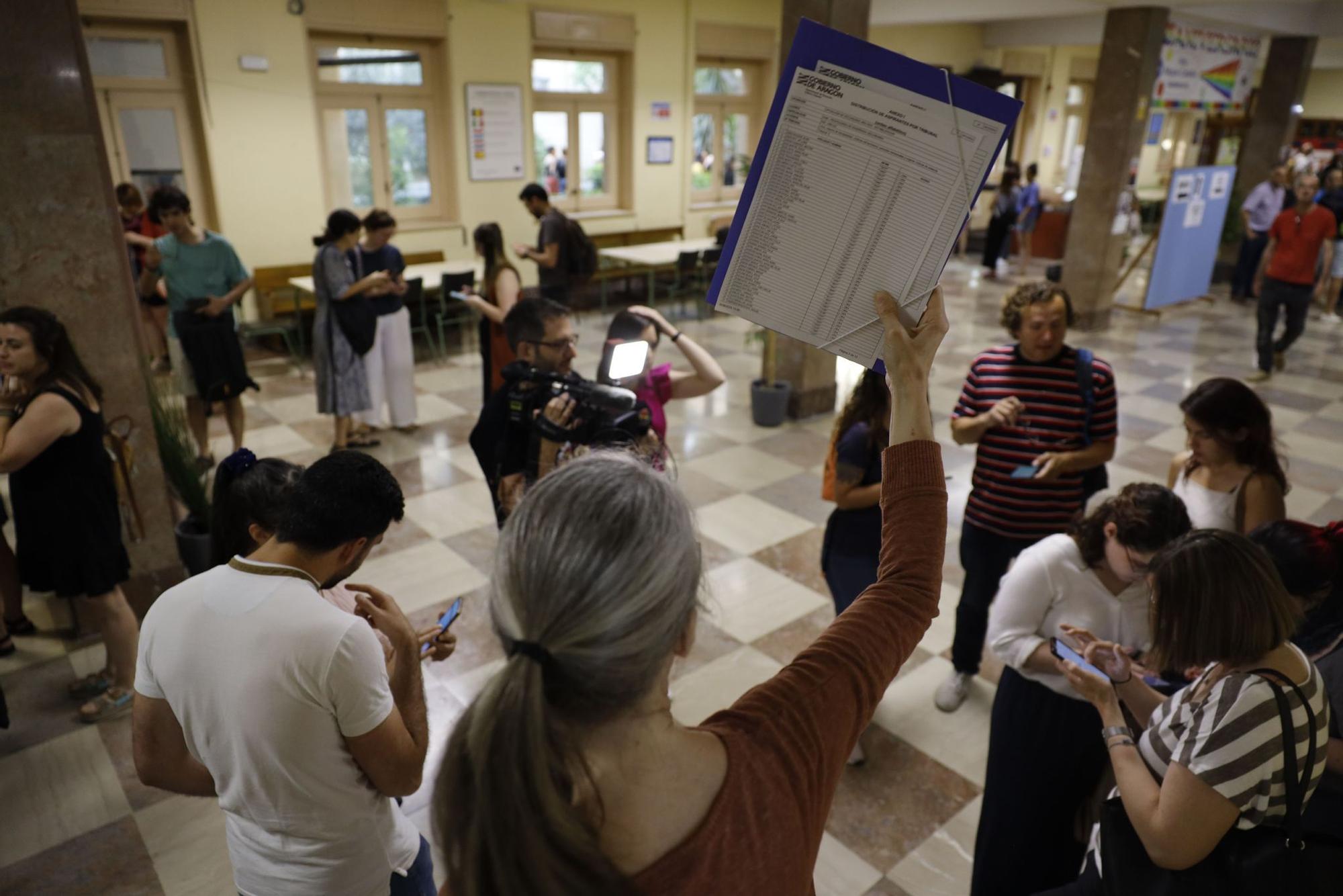 Miles de aspirantes se presentan a las oposiciones de educación