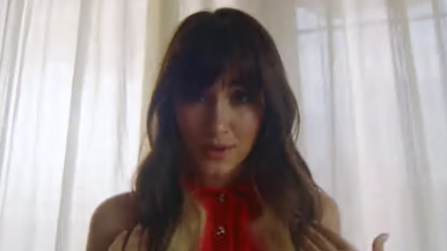 Aitana en el vídeo musical.