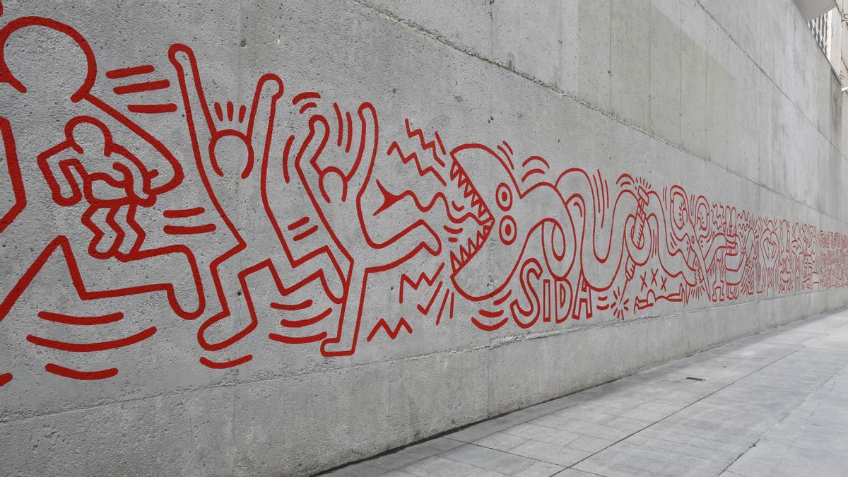Un clásico: el mural de Keith Haring en la plaza dels Àngels.