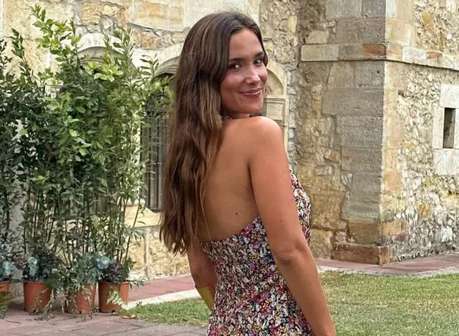 El bañador de María Pombo es tan bonito que lo llevarás incluso con pantalones vaqueros