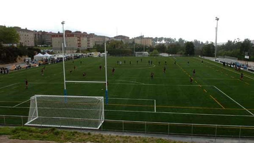 Aspecto que presenta el nuevo campo de fútbol y rugby de Monte Porreiro.  // Gustavo Santos