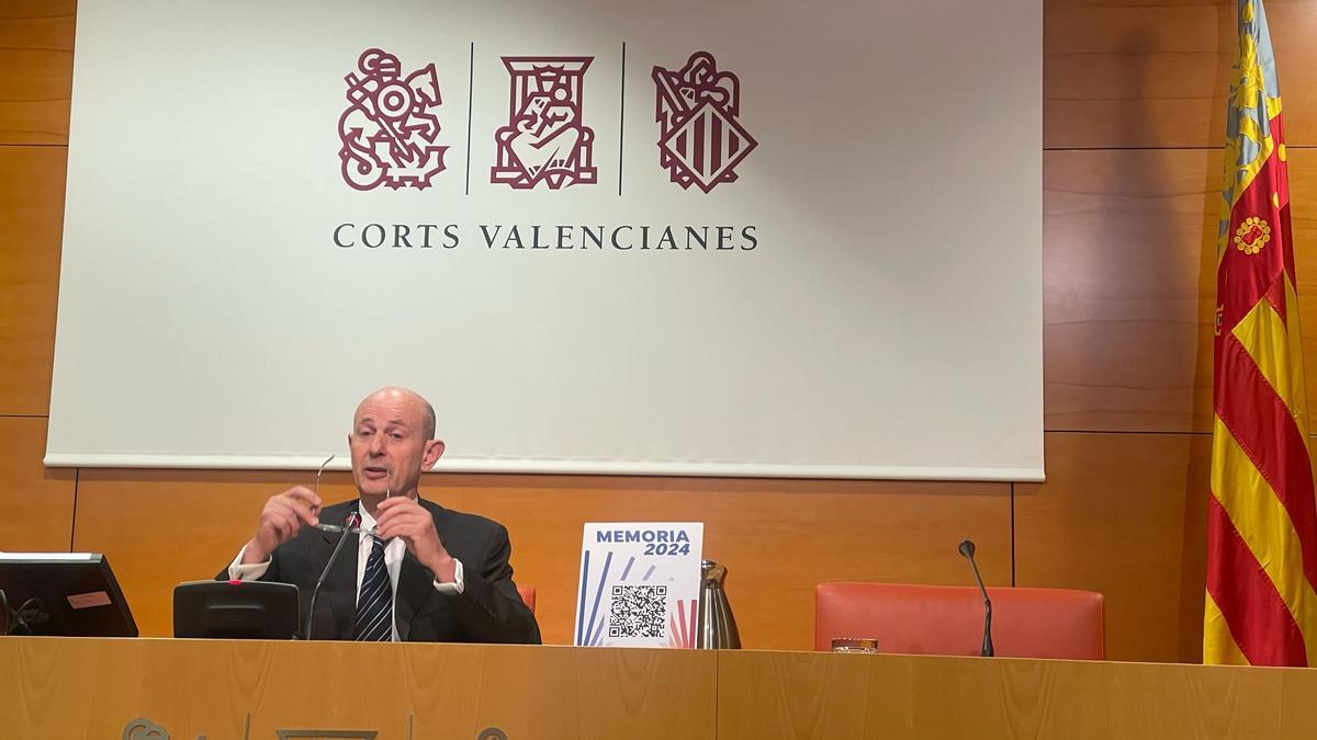 Eduardo Beut en su comparecencia hoy en las Corts Valencianes.