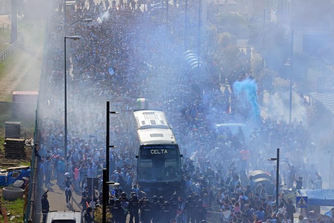 Balaídos se prepara para el Celta-Friburgo: miles de aficionados llegan al estadio en la previa