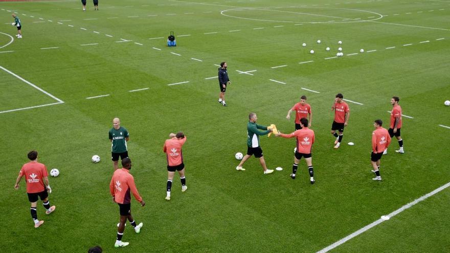 Malestar en la plantilla del Sporting con los campos de Mareo: los jugadores creen que son el principal motivo de lesiones