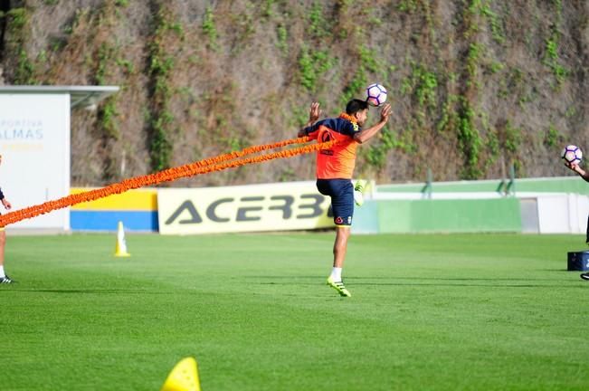 Entrenamiento de la UD Las Palmas en Barranco ...