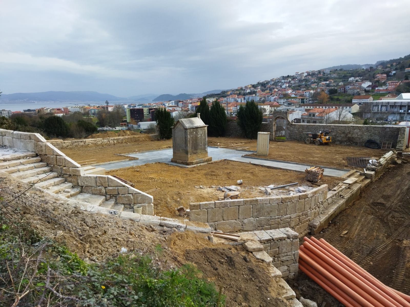 La transformación en imágenes del antiguo cementerio de Bueu