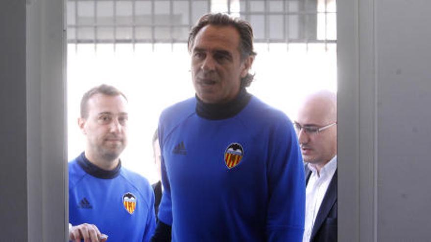 Prandelli, antes de acceder a la sala de prensa