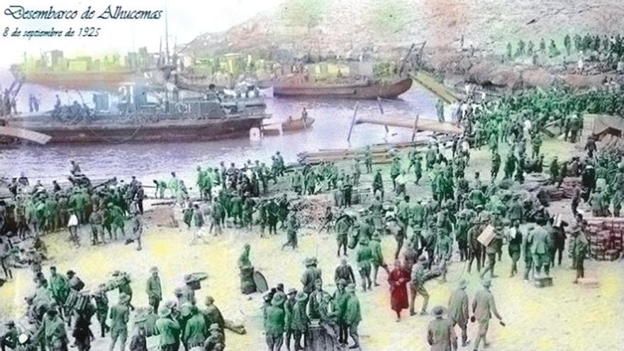 Imagen de una de las playas de la bahía de Alhucemas, abarrotada de soldados españoles, el día 8 de septiembre de 1925, a pocas horas del desembarco.