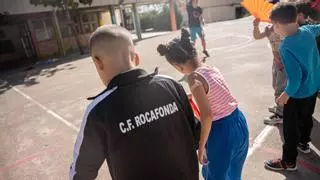 Familias y docentes de la escuela Rocafonda de Mataró: "Cerrar una línea pondrá en riesgo la cohesión social del barrio"