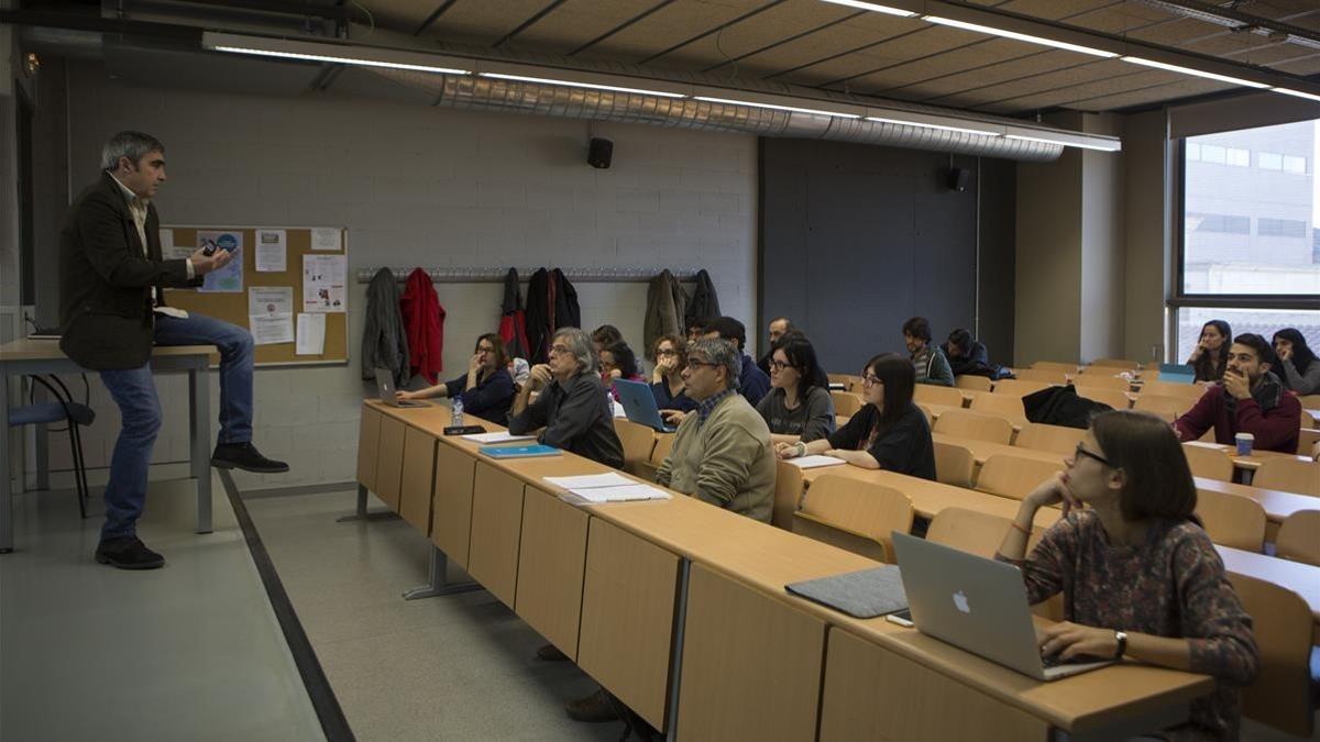 zentauroepp36230057 barcelona 10 11 2016 clase de filosofia de la ciencia  del p180114130057