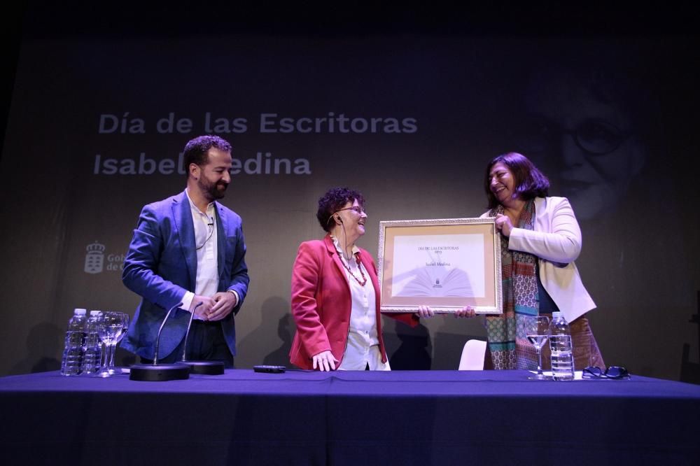 Homenaje a Isabel Medina en el Día de las Escritor