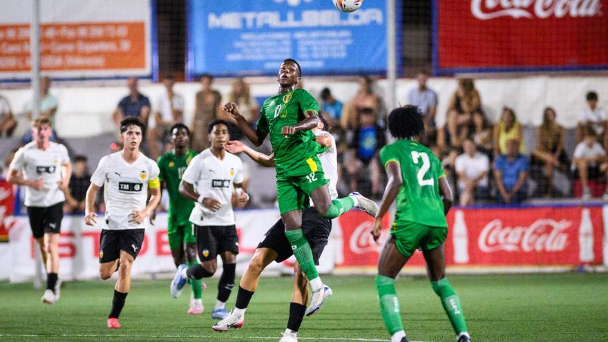 El Valencia se impone a Mauritania in extremis y alcanza la final del COTIF ante Argentina (2-3)