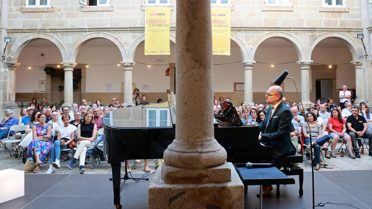 Concierto del pianista Alejo Amoedo dentro del ciclo «Verbenas na Caridade» organizado por la Orquesta Clásica de Vigo