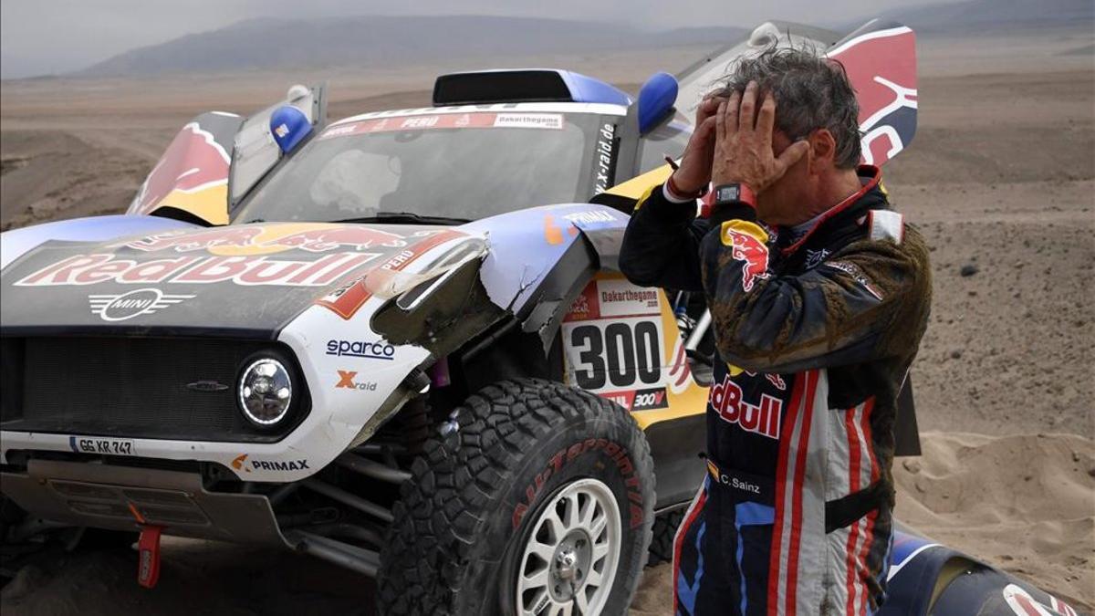 Carlos Sainz no culminó de buena manera la quinta etapa del Dakar 2019