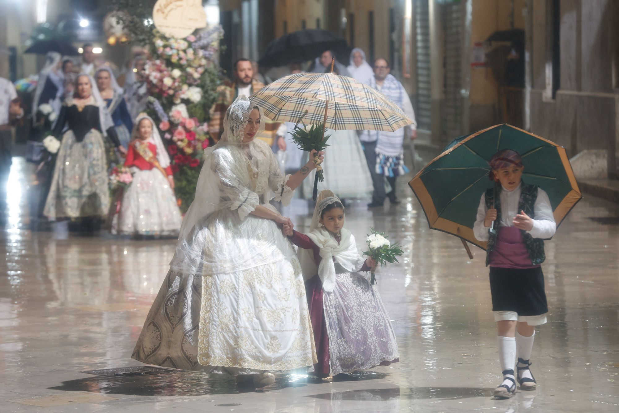 Todas las fotos de la Ofrenda del 18 de marzo por la calle San Vicente entre las 19:00 y las 20:00 horas