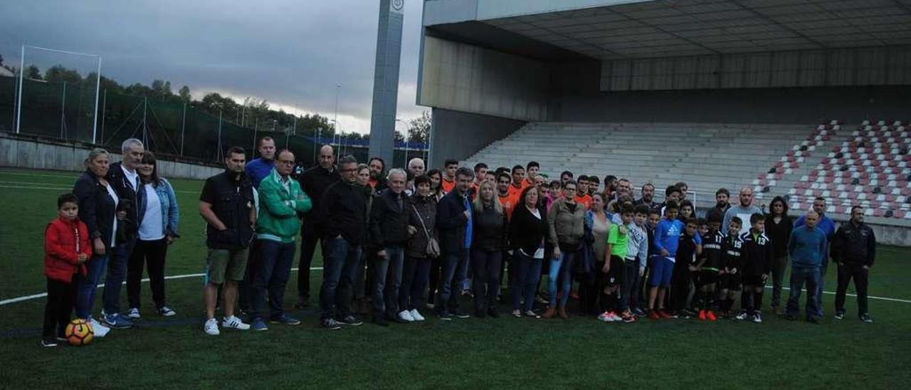 Los participantes en la protesta de ayer en el campo de juego de El Bayu.