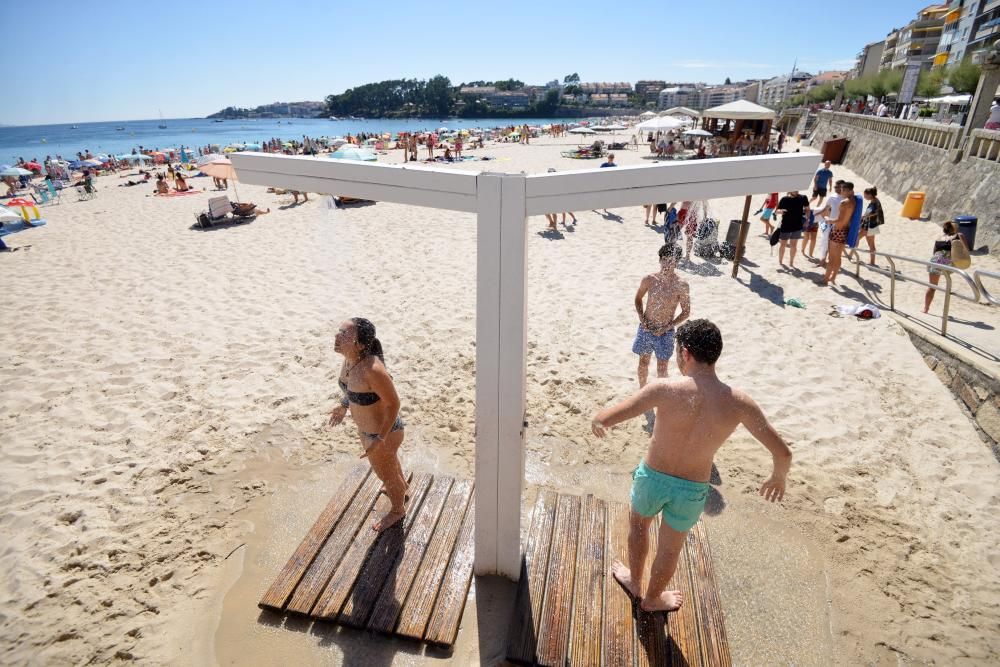 El calor abarrota las playas de Sanxenxo