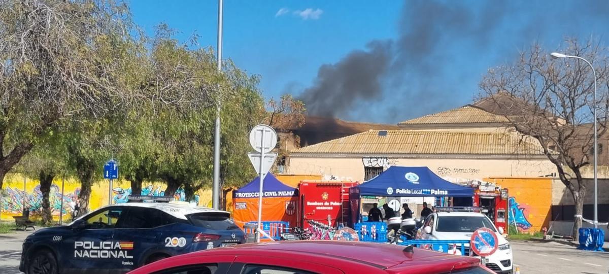 El nuevo incendio declarado este miércoles en la cárcel antigua de Palma.