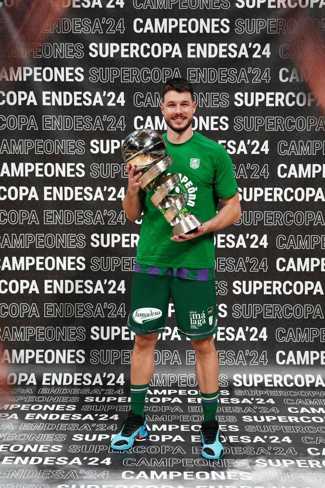 Sesión de fotos al Unicaja como campeón de la Supercopa de España 2024, tras derrotar al Real Madrid
