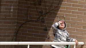 zentauroepp53154557 madrid  17 04 2020 sociedad  coronavirus    un ni o juega en200417152733