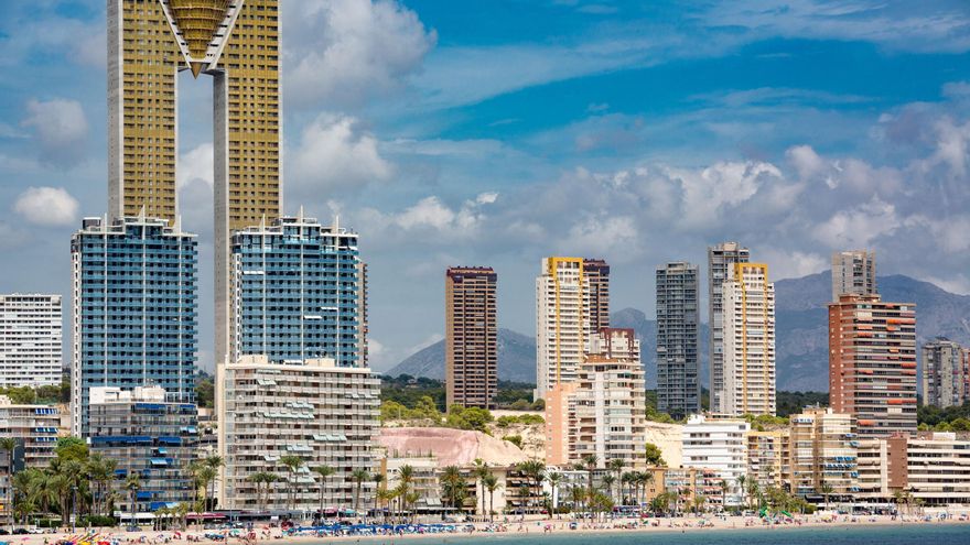 Las previsiones de agosto despejan el temor a la pérdida de visitantes en la Costa Blanca