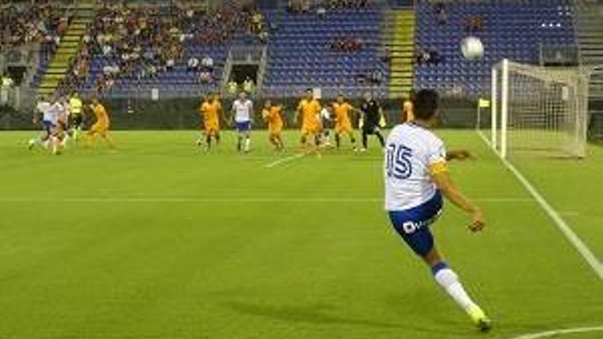 El Real Zaragoza pierde con el Cagliari (1-0)